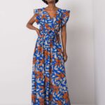 Długa, ciemnoniebieska sukienka w kwiaty