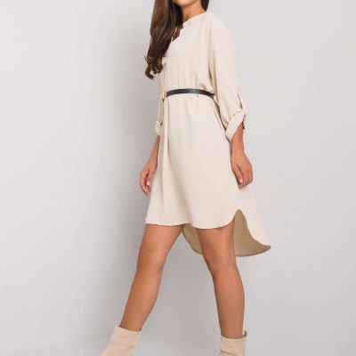 Jasnobeżowa sukienka koszulowa z paskiem