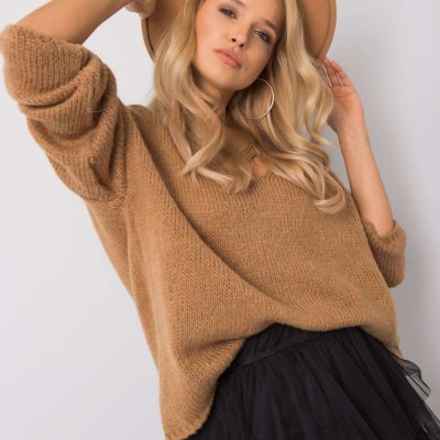 Camelowy sweter oversize
