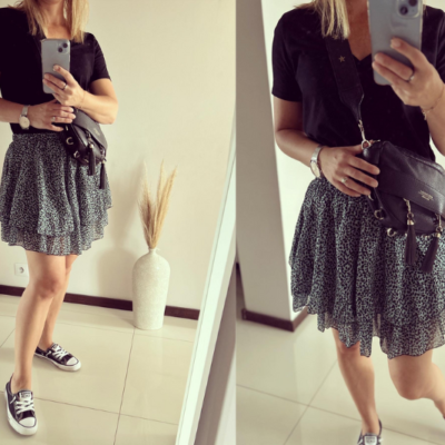 Mini spódniczka, t-shirt i trampki – zestaw na co dzień