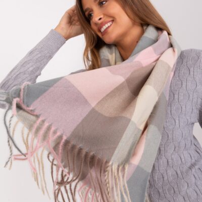 Szaro-różowy szal w kratę