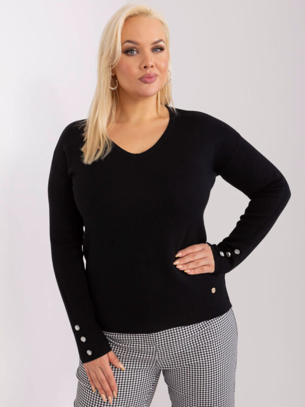 happywoman klasyczny, czarny sweter plus size z ozdobnymi guzikami przy rękawach 2